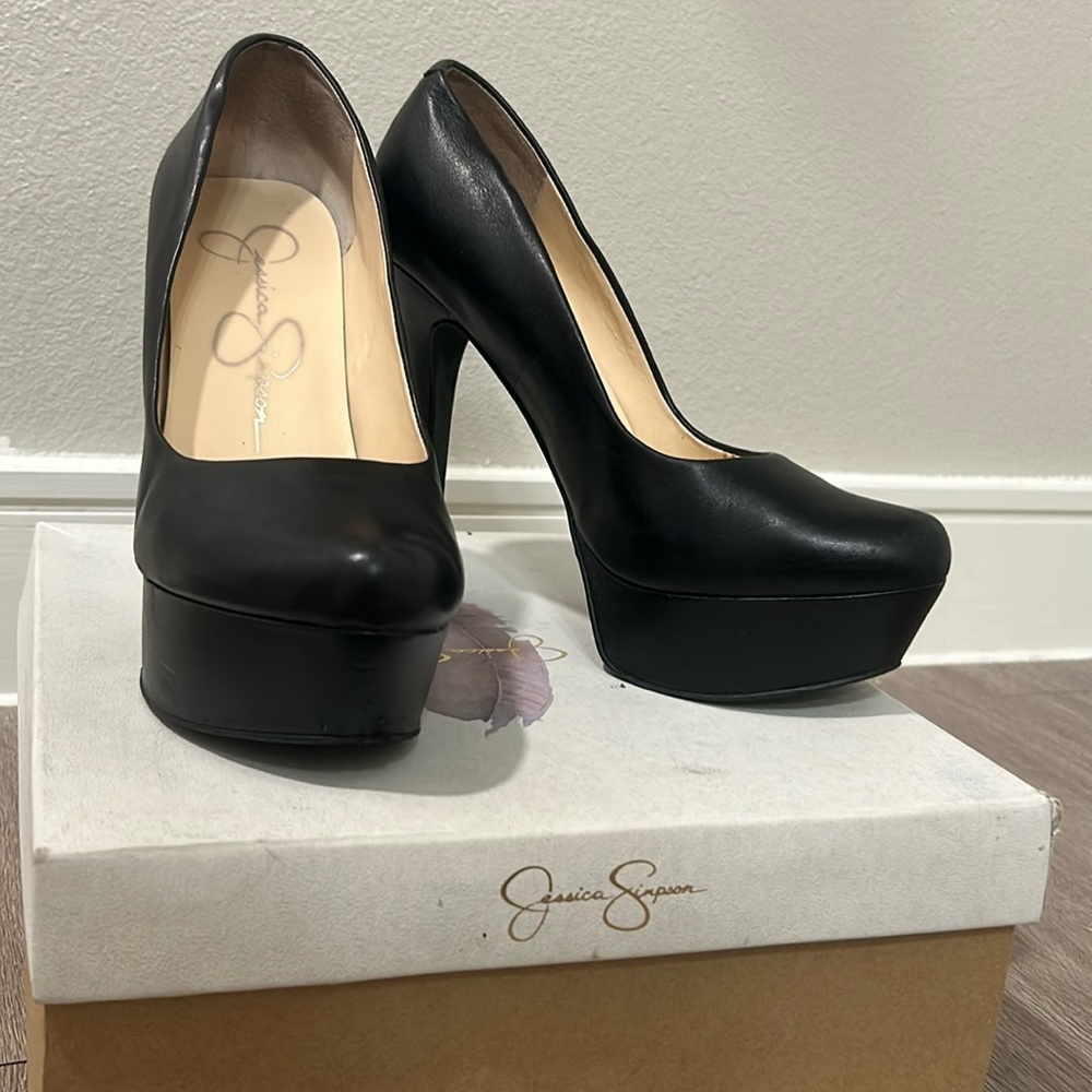 Jessica Simpson, black heels, Sz 8.5 (women)